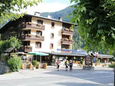 Chris-tal Hotel