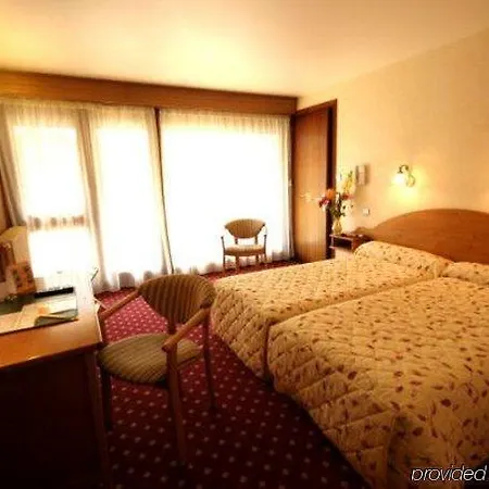 Hotel Chris-tal