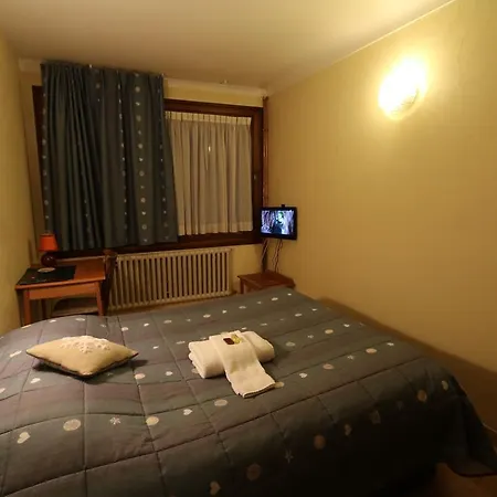 Chris-tal Hotel