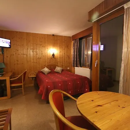 Chris-tal Hotel