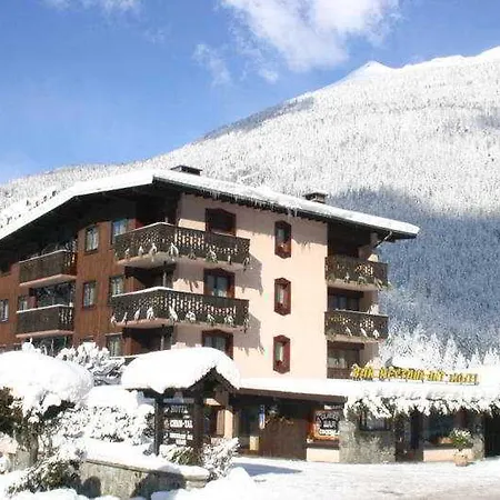Chris-tal Hotel