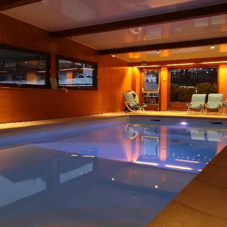 Chris-tal Hotel