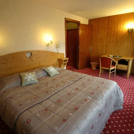 Chris-tal Hotel