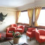 Chris-tal Hotel